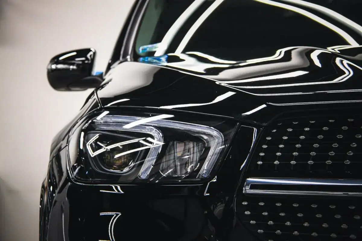 Ile kosztuje polerowanie samochodu? Poznaj ceny i czynniki wpływające na koszt