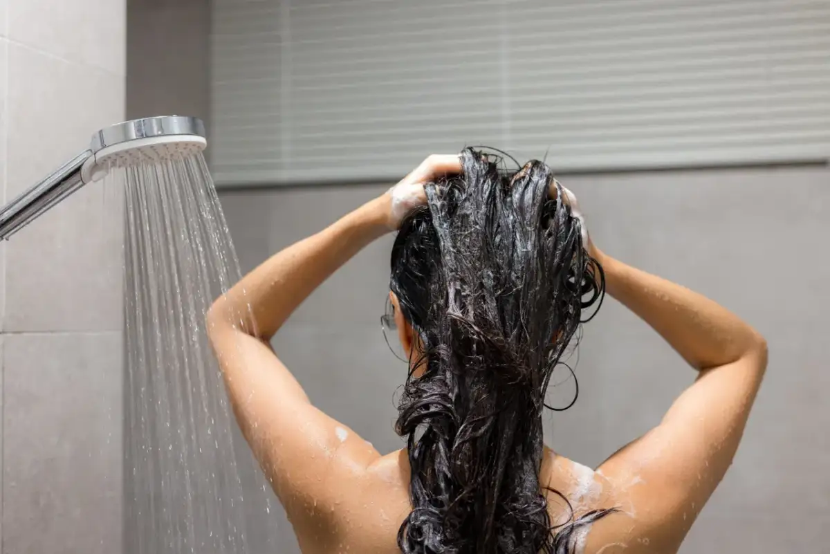 Jaki szampon do włosów farbowanych, aby zatrzymać kolor na dłużej?