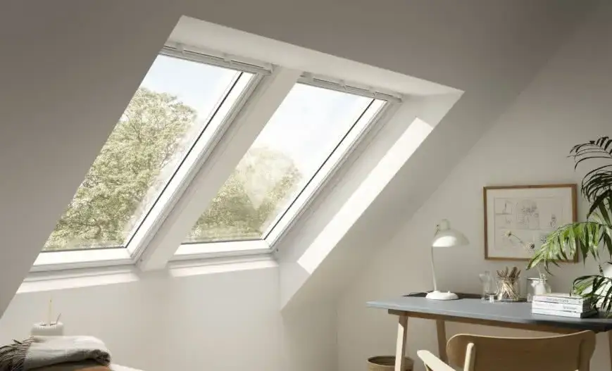 Jak zamontować dwa okna dachowe obok siebie? Instrukcje krok po kroku