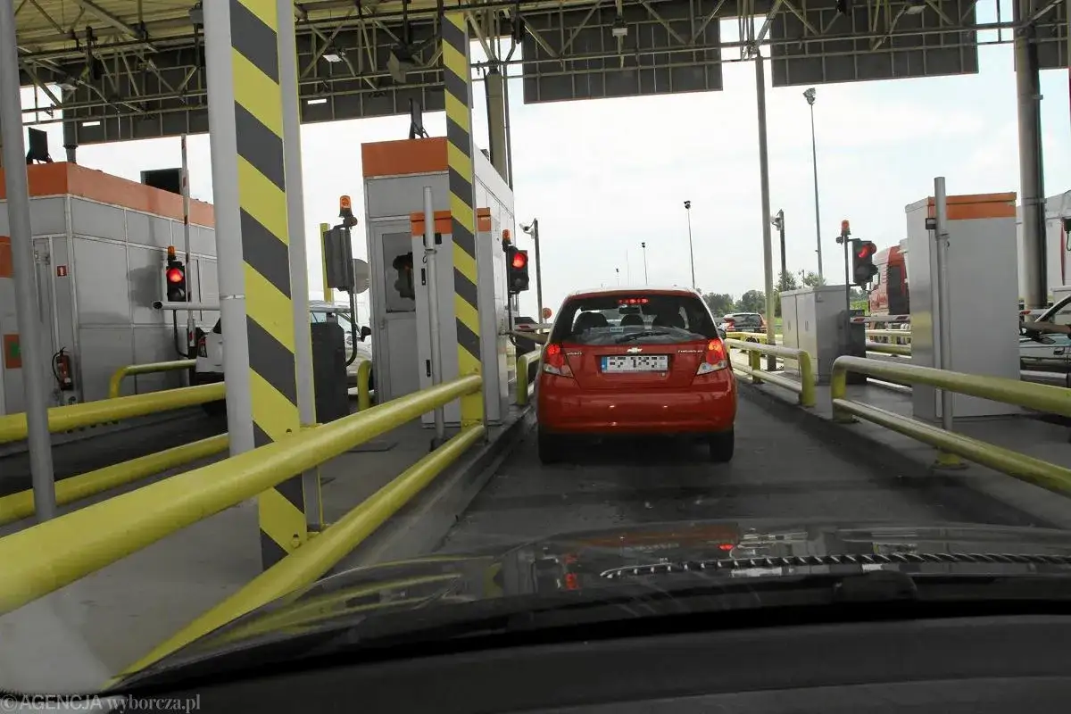 Jak płacić na bramkach autostradowych i uniknąć problemów – poradnik