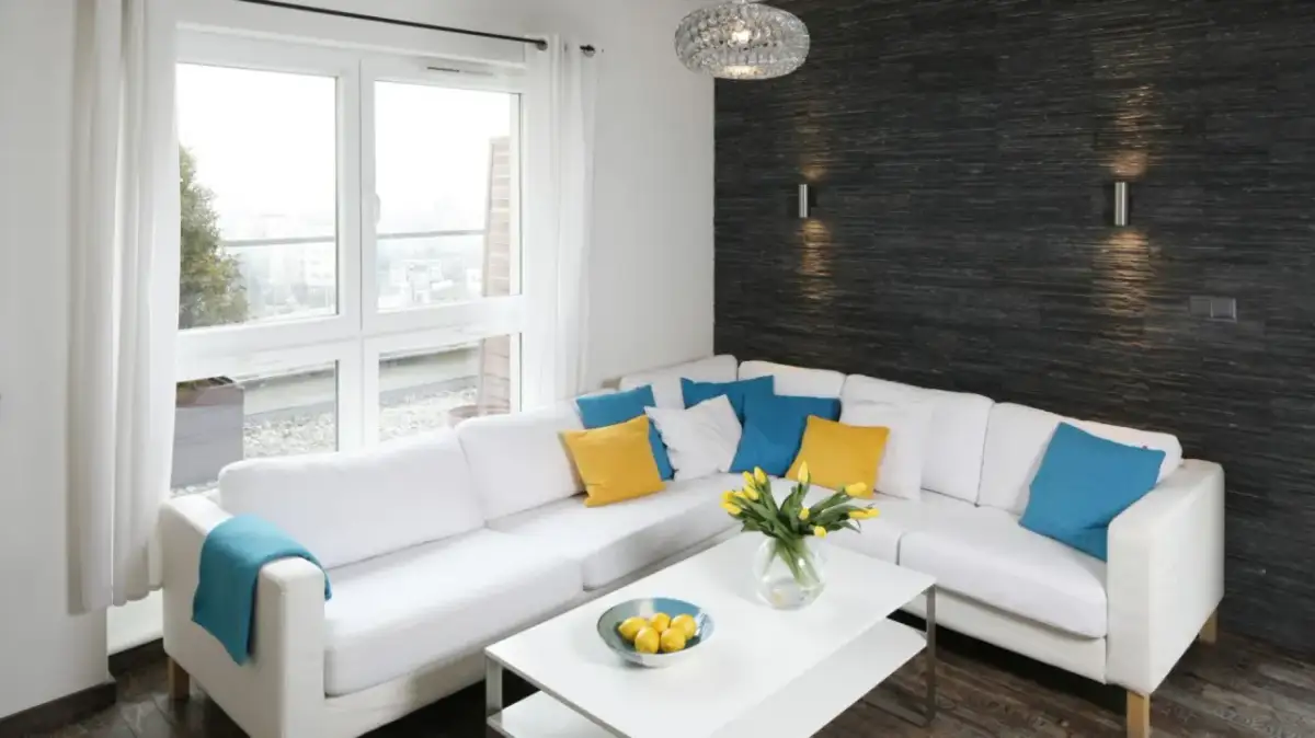 Czym ozdobić ścianę w salonie? 15 inspirujących pomysłów