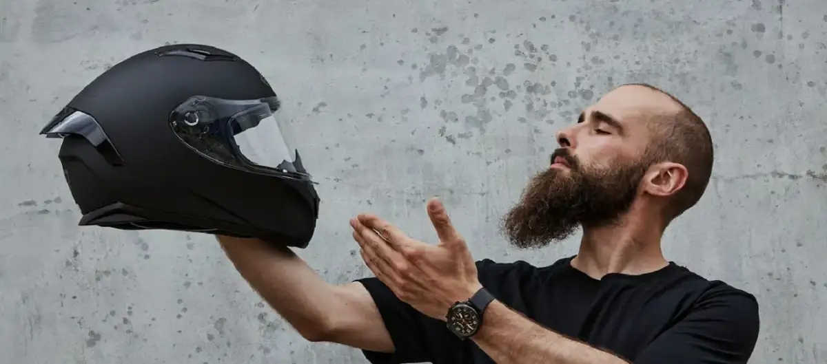 Kask ABS czy poliwęglan - co wybrać dla maksymalnego bezpieczeństwa?