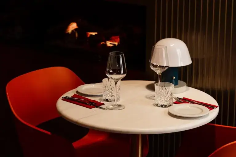 Gdzie zjeść w Warszawie? Odkryj najlepsze restauracje i smaki