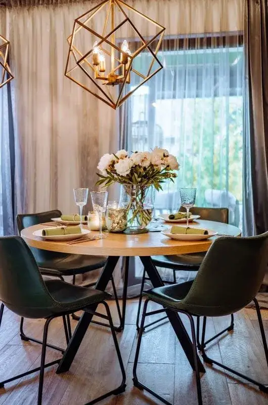 Jak wybrać idealny stół do małego salonu i uniknąć błędów aranżacyjnych