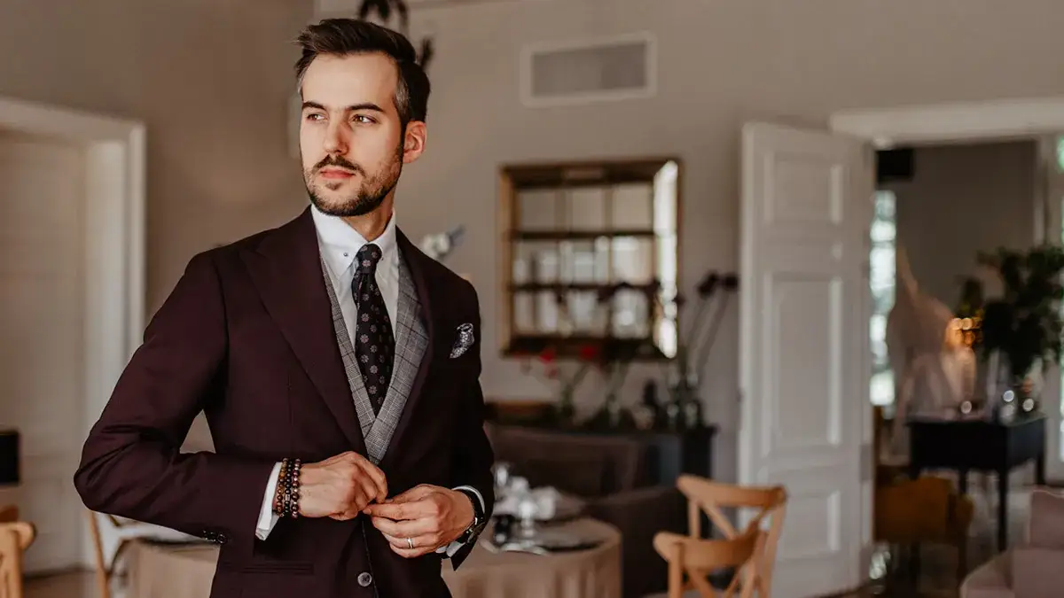 Najlepsze krawaty do czarnego garnituru: eleganckie propozycje