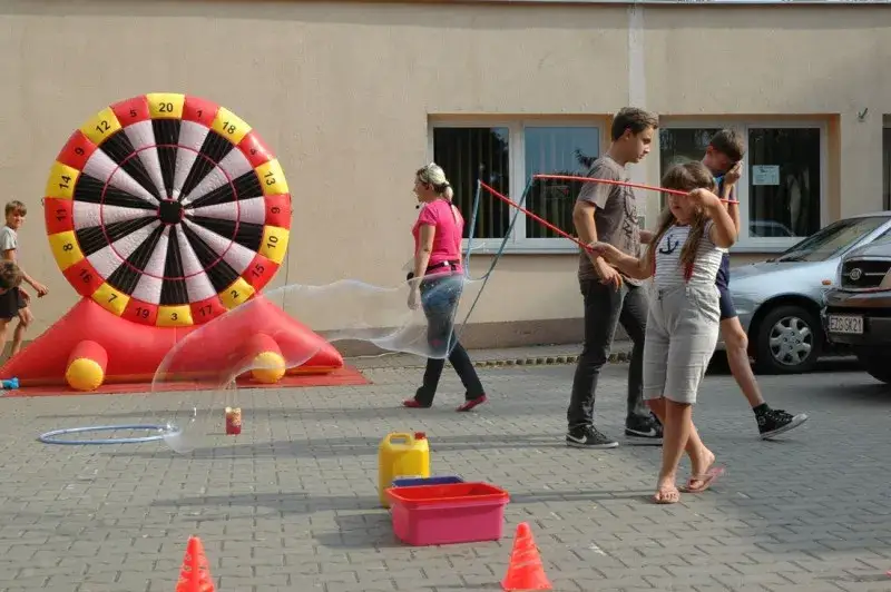 Najlepsze zabawy plenerowe dla dzieci i rodziców – aktywne spędzanie czasu na świeżym powietrzu