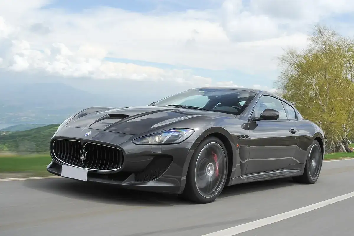 Ile kosztuje Maserati? Ceny modeli i co wpływa na ich wartość