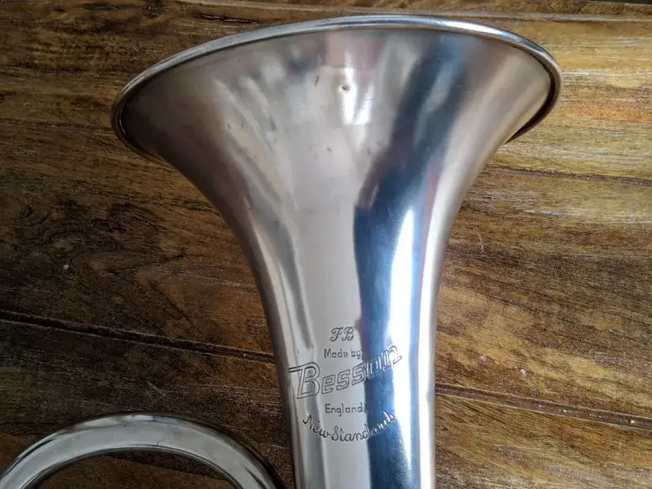 Tenor instrument dęty blaszany: odkryj jego wyjątkowe brzmienie i zastosowania