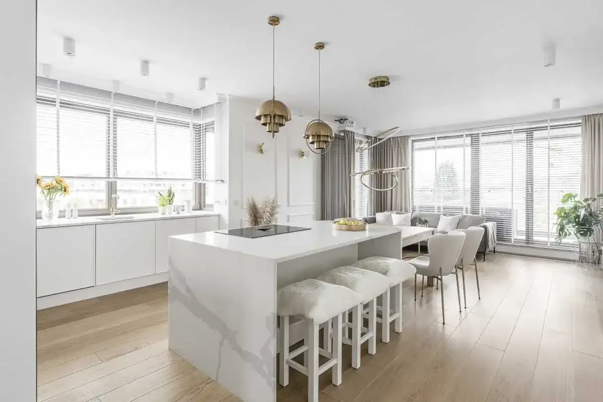 Jak przedzielić kuchnię z salonem - kreatywne pomysły na podział przestrzeni