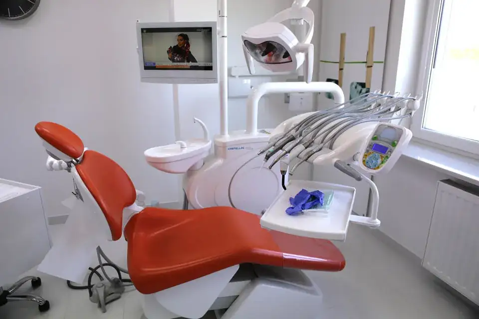 Czy dentysta przyjmie z bólem zęba? Pilna pomoc i nagłe wizyty bez rejestracji