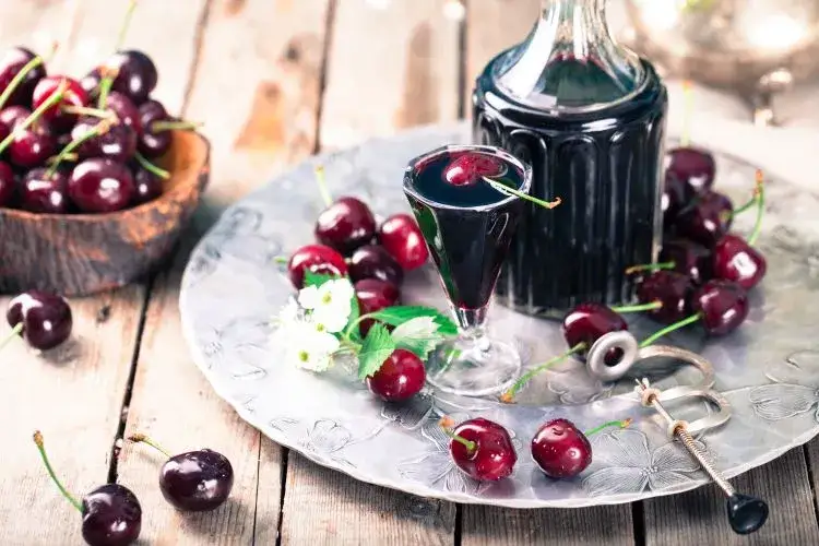 Jak zrobić nalewkę z wiśni na wódce – prosty przepis krok po kroku