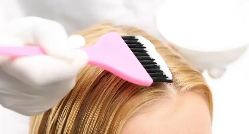 Jaki rozjaśniacz do włosów wybrać, aby uniknąć zniszczeń?