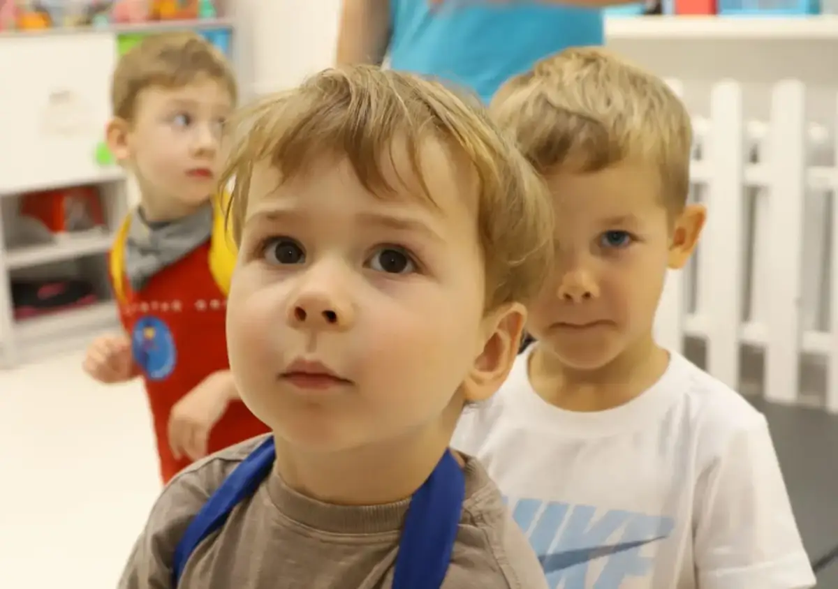 Czy twój przedszkolak dojrzał do nauki? Kluczowe oznaki gotowości