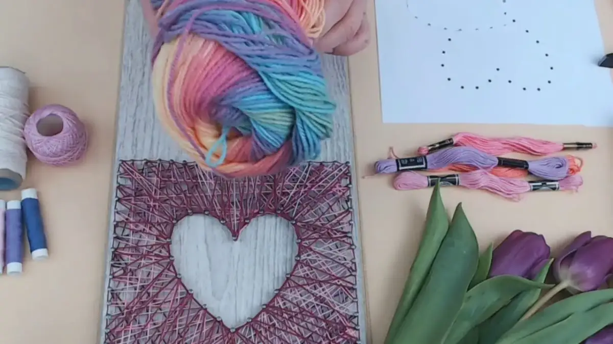 Jak zrobić obraz z gwoździ i nici - proste kroki do wyjątkowej dekoracji