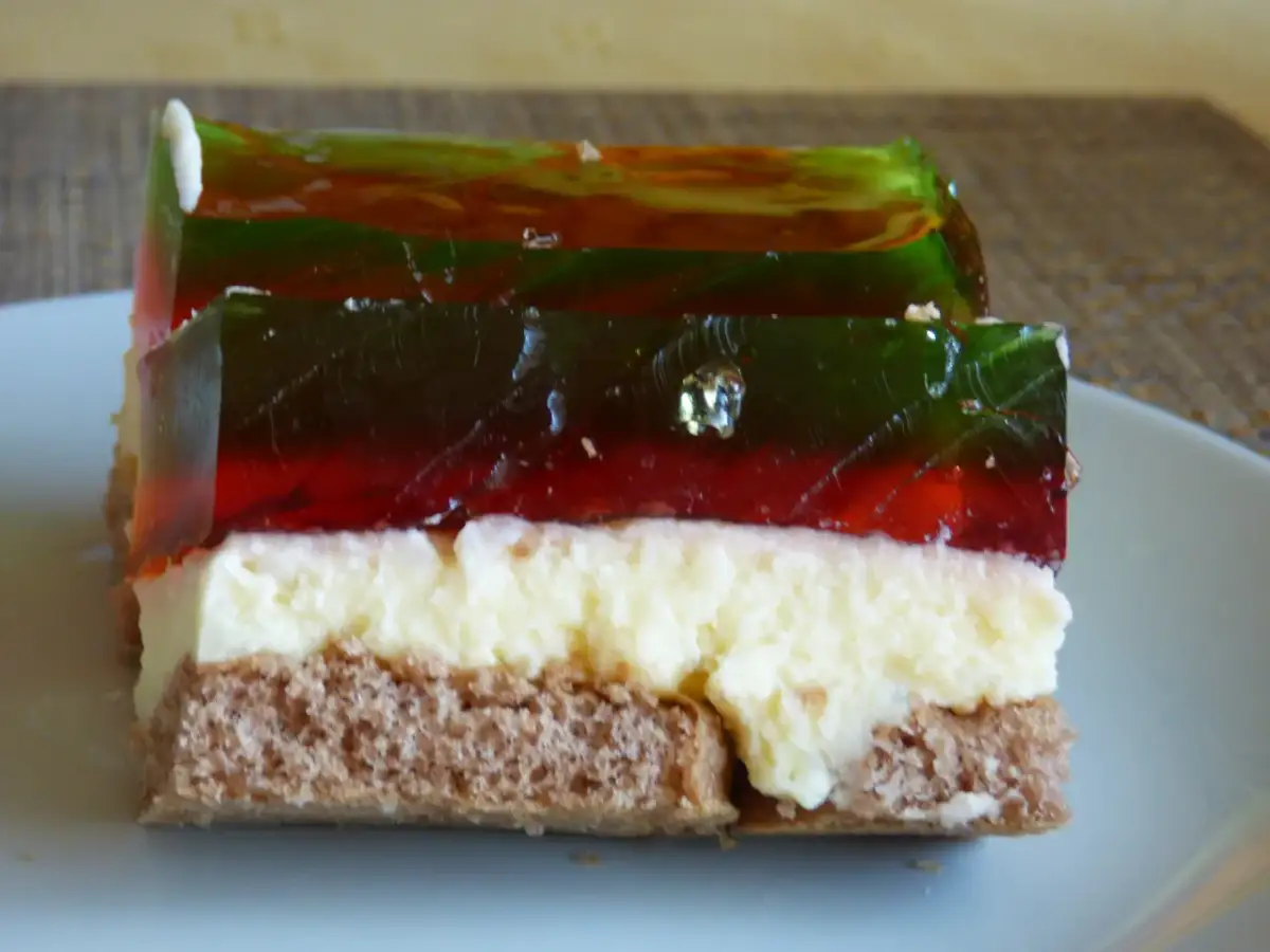 Tęczowe ciasto bez pieczenia przepis - łatwy sposób na efektowny deser