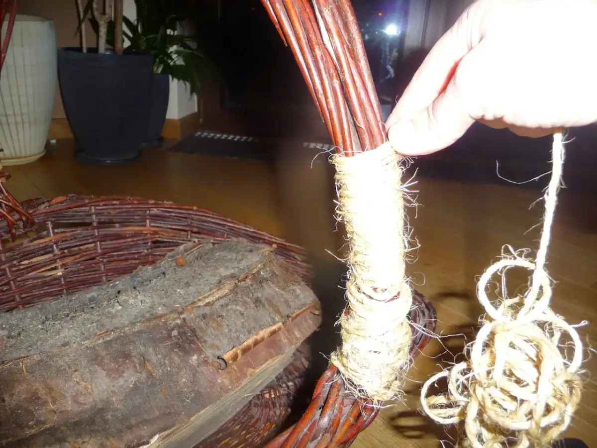 Jak naprawić kosz wiklinowy: prosty sposób na renowację w domu - poradnik