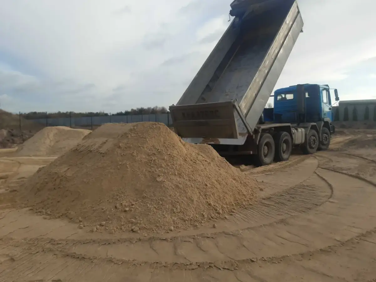 Piasek czy żwir do wylewki - co wybrać, aby uniknąć problemów?