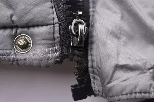 Jak naprawić zatrzask w kurtce: 5 prostych kroków do samodzielnej naprawy