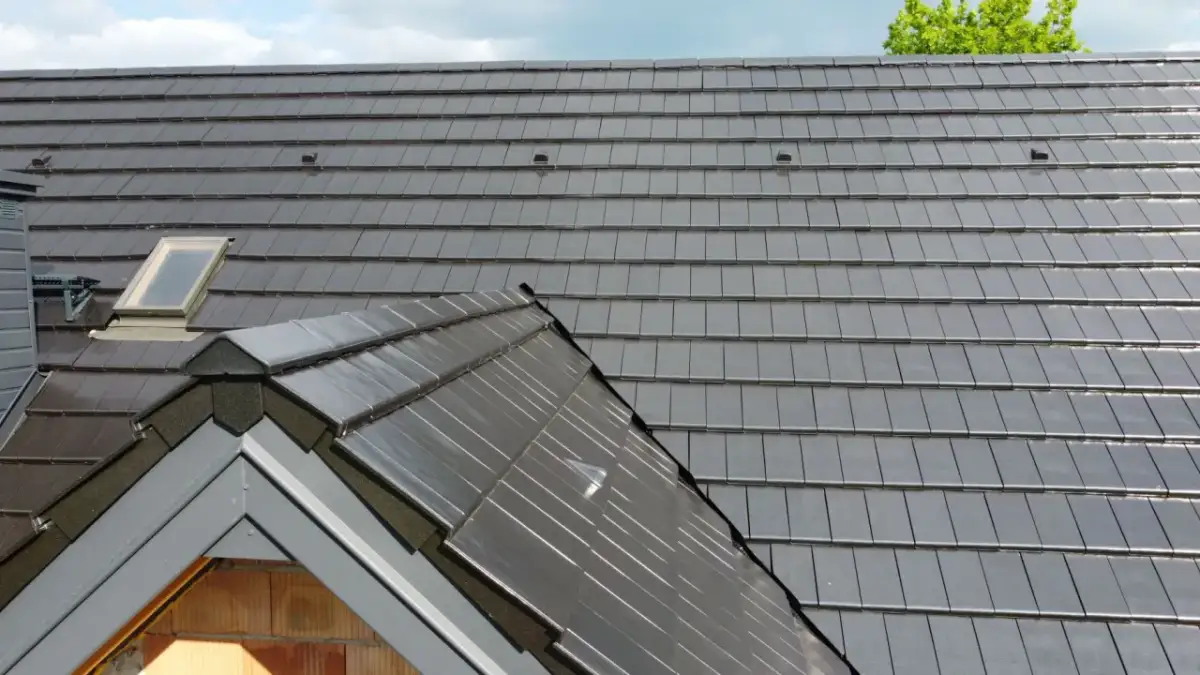 Płaska dachówka jaka? Kluczowe informacje o rodzajach i zaletach