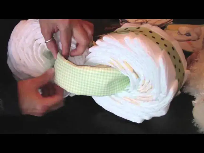 Jak zrobić samochód z pampersów - łatwy sposób na oryginalny prezent