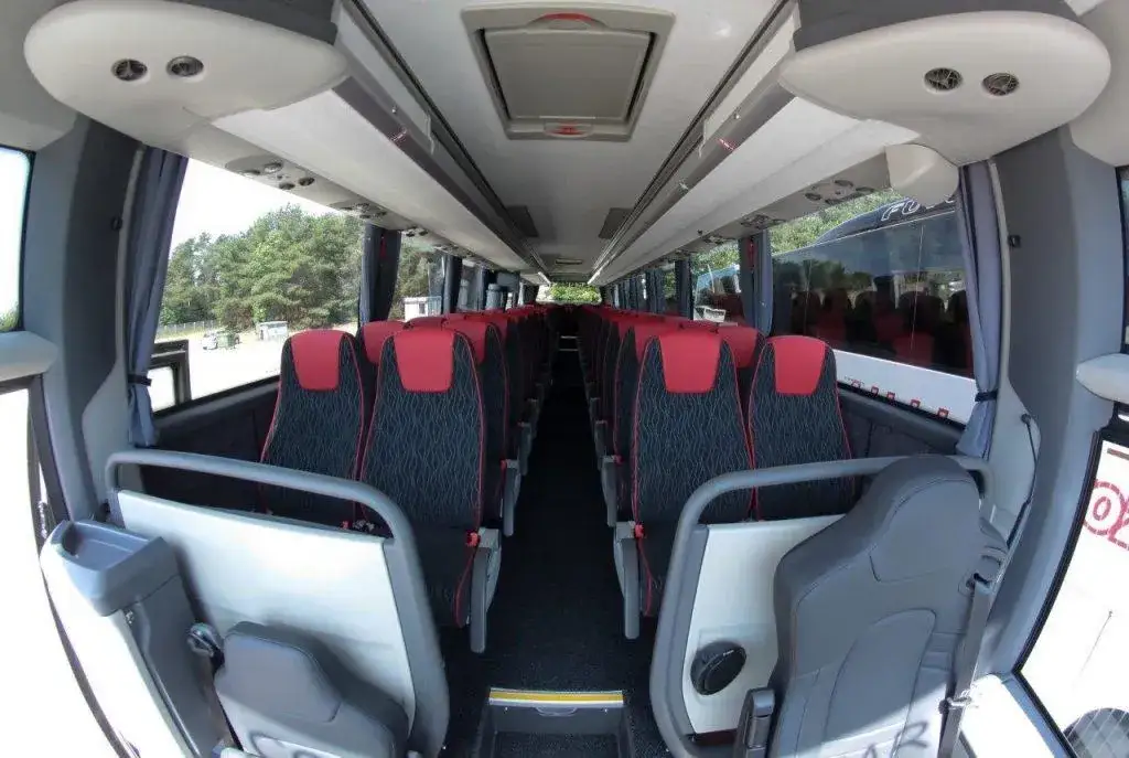 Autokarze: Wszystko o wygodnych podróżach na długich trasach