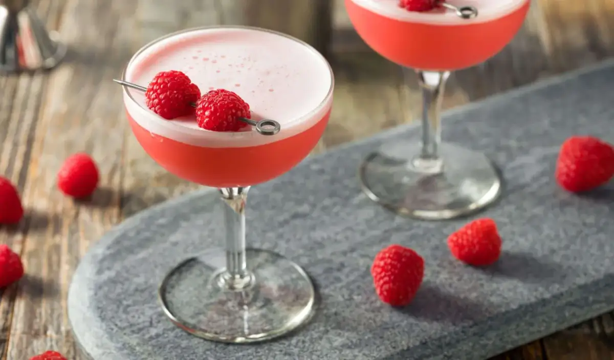 Pyszne drinki z sokiem malinowym, które zachwycą Twoje podniebienie