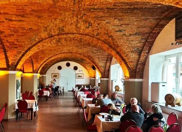 Gdzie zjeść w Żywcu? Odkryj najlepsze restauracje i smaki