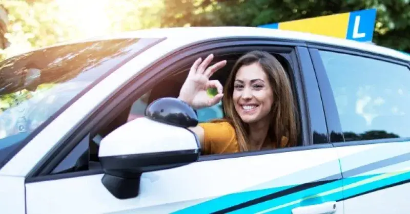 Młody kierowca ile lat? Poznaj wiek młodych kierowców i ich prawa