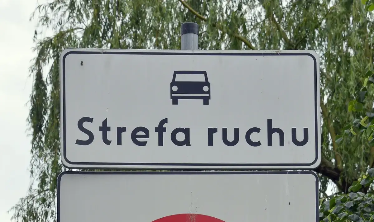 Strefa ruchu: Przepisy i zasady obowiązujące kierowców w strefach ruchu