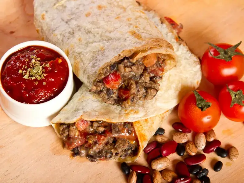 Ile kalorii ma duży kebab w tortilli? Sprawdź, jak wpływa na dietę!