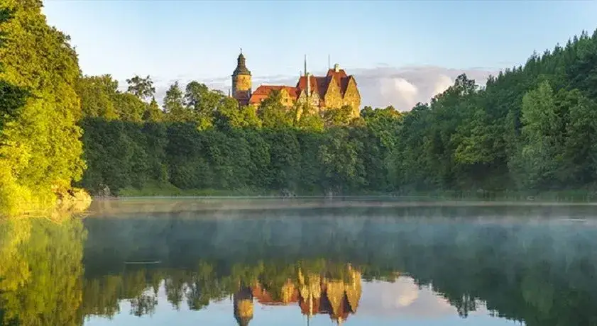Atrakcje turystyczne znane z filmów: polskie miejsca, gdzie kręcono popularne sceny