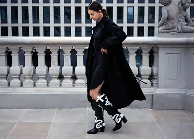 Czarne płaszcze oversize – inspirujące stylizacje na każdą okazję