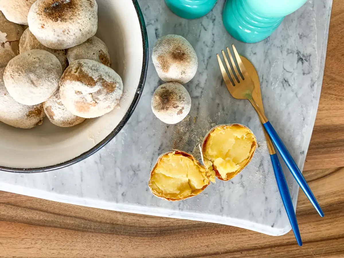 Jak przygotować pieczone ziemniaki jak z ogniska – prosty przepis