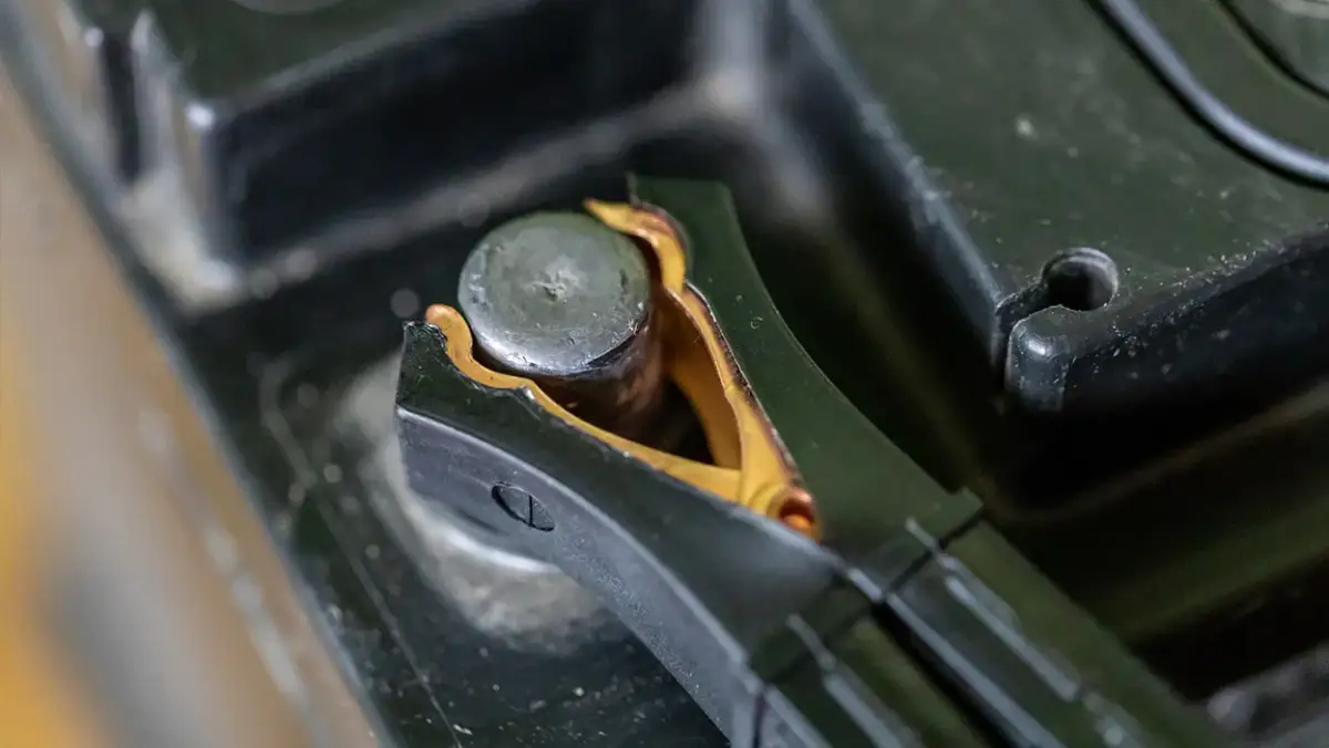 Jak sprawdzić jakim prądem ładuje prostownik i uniknąć uszkodzenia akumulatora