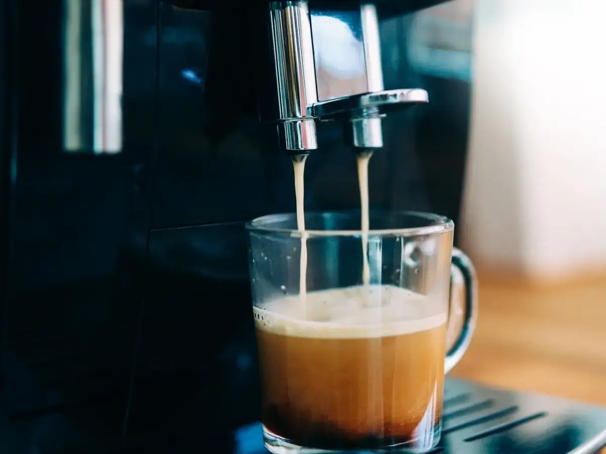 Ile prądu ciągnie ekspres do kawy Delonghi i jak zaoszczędzić?