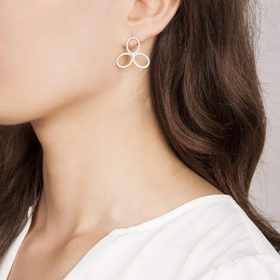 Unikaj błędów: jak dobrać idealną biżuterię na ślub