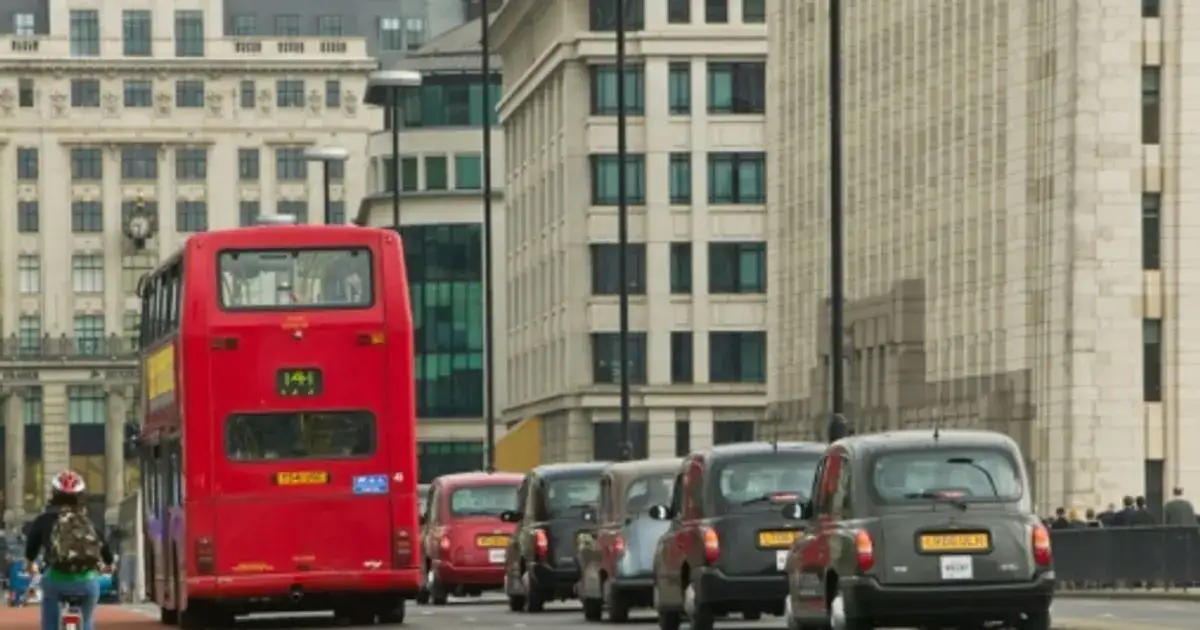 Czy autokary jeżdżą do Anglii? Sprawdź najlepsze oferty i ceny