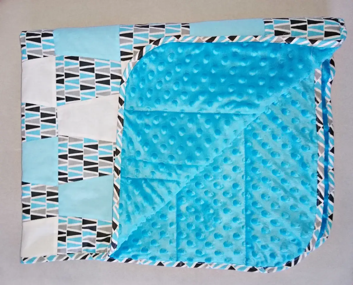 Jak uszyć kocyk minky z lamówką - proste kroki i cenne wskazówki