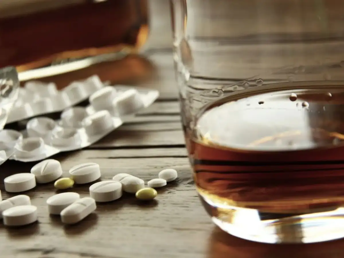 Czy alkohol rozrzedza krew? Prawda i ryzyko interakcji z lekami