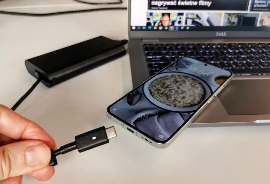 Czy można ładować telefon ładowarką od laptopa? Oto ważne informacje