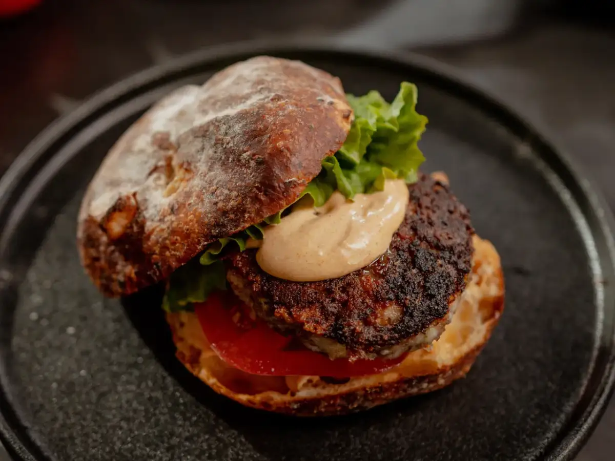 Burger maison : la recette infaillible d'un chef pour un goût unique.