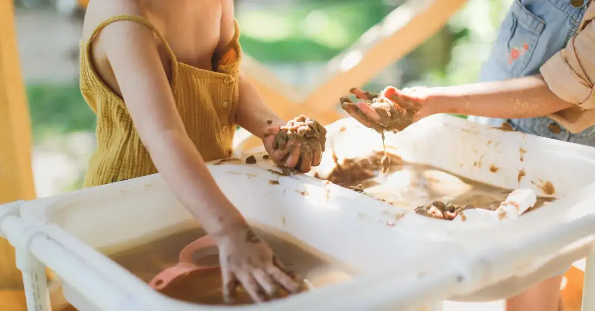Zabawy sensoryczne dla rocznych dzieci - rozwój zmysłów i kreatywności