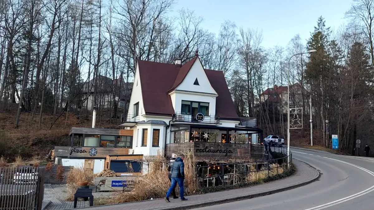 Gdzie zjeść w Ustroniu? Topowe restauracje, karczmy i kawiarnie