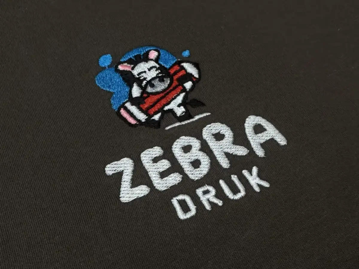 Cena haftu na bluzie: Jak mądrze zaplanować budżet?