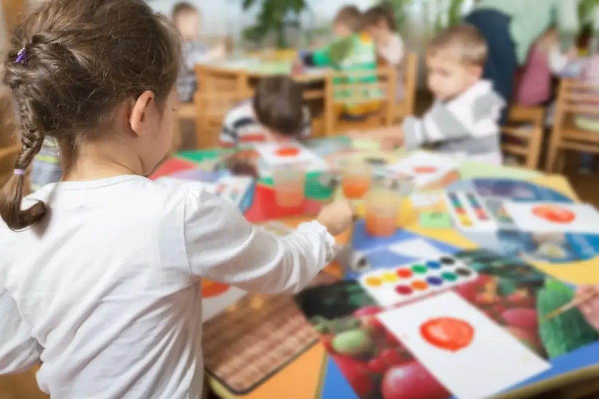 Zabawy integracyjne z rodzicami w przedszkolu, które budują więzi emocjonalne