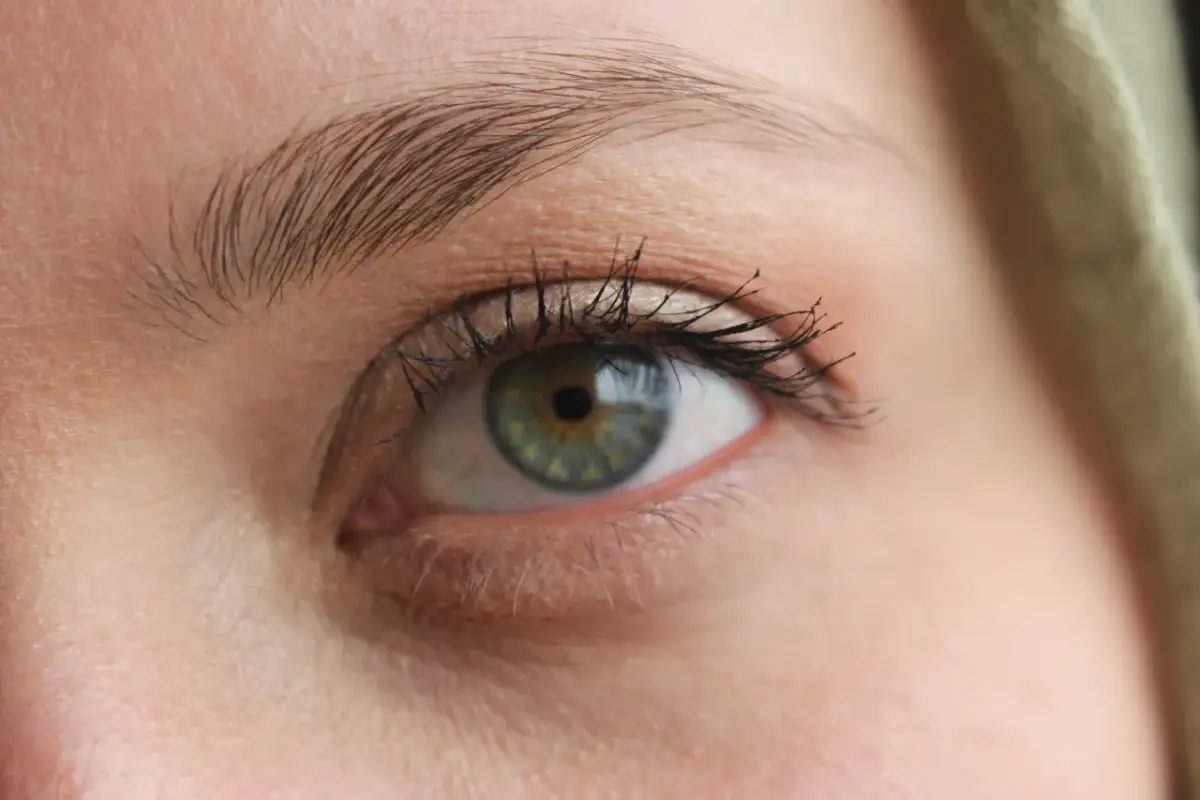 Jak ładnie pomalować rzęsy? Triki profesjonalistów dla Ciebie