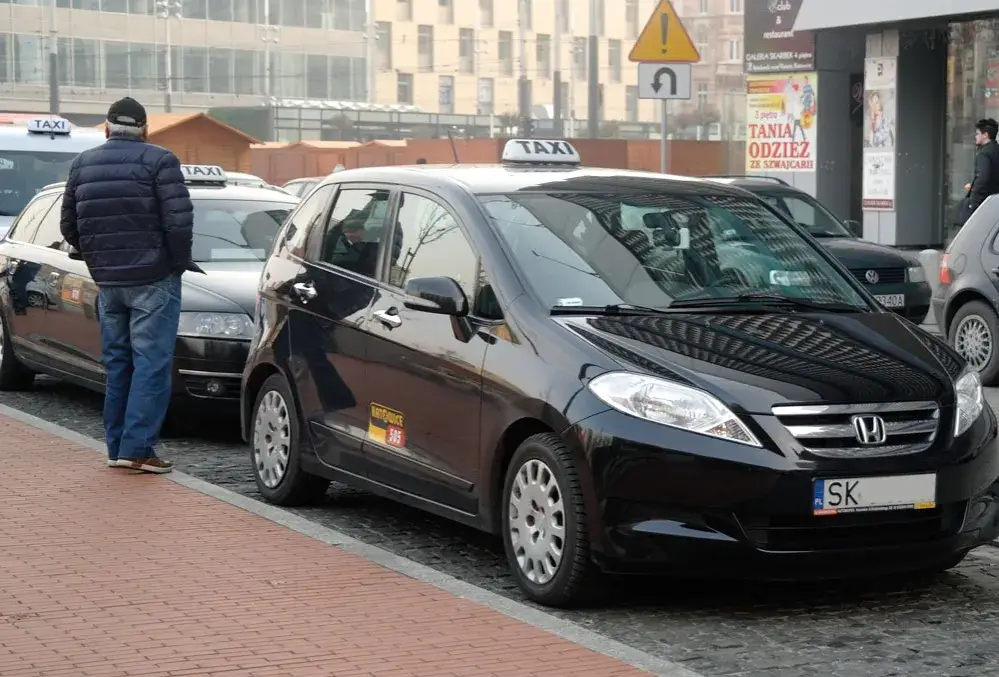 Ile kosztuje taxi z Sosnowca do Katowic? Sprawdź ceny i stawki