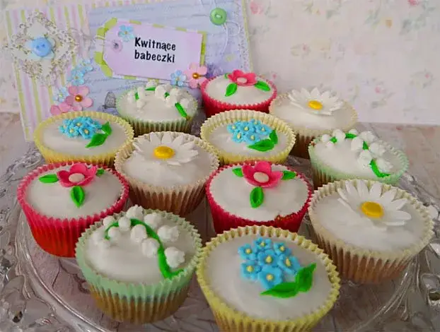 Czym ozdobić muffinki? 10 kreatywnych pomysłów na dekoracje