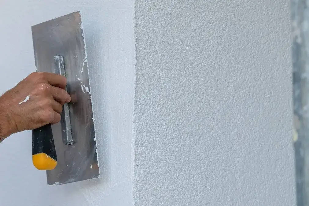 Tynk gipsowy jak długo schnie? Poznaj sekrety szybkiego schnięcia