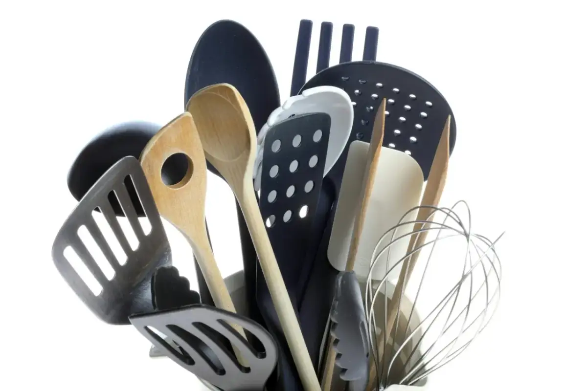 Schwarzes Plastik in der Küche: Gesundheitsrisiken und sichere Alternativen